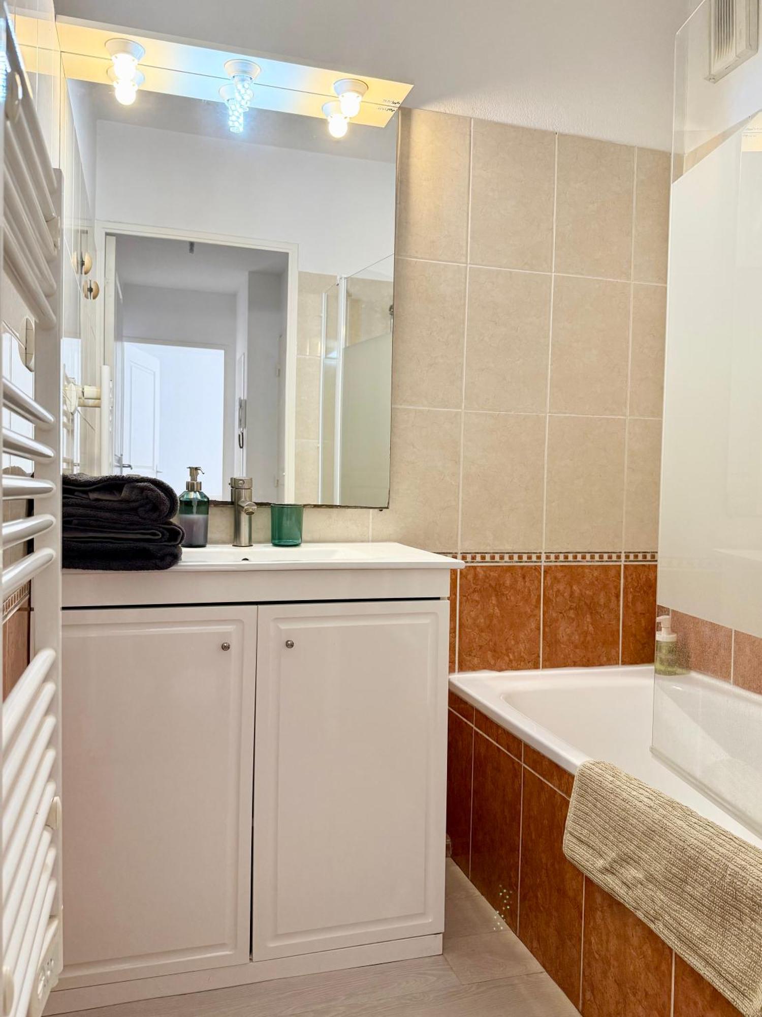 Leilighet Magnificent Renovated Apartment, 2 Of 45 M2, Close Tothe Sea, Floor, Terrace *